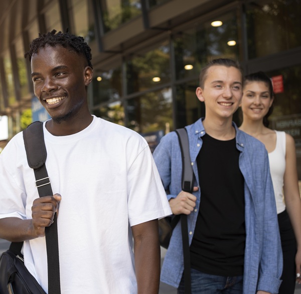 EJA – Educação de Jovens e Adultos EAD a partir de 3 meses